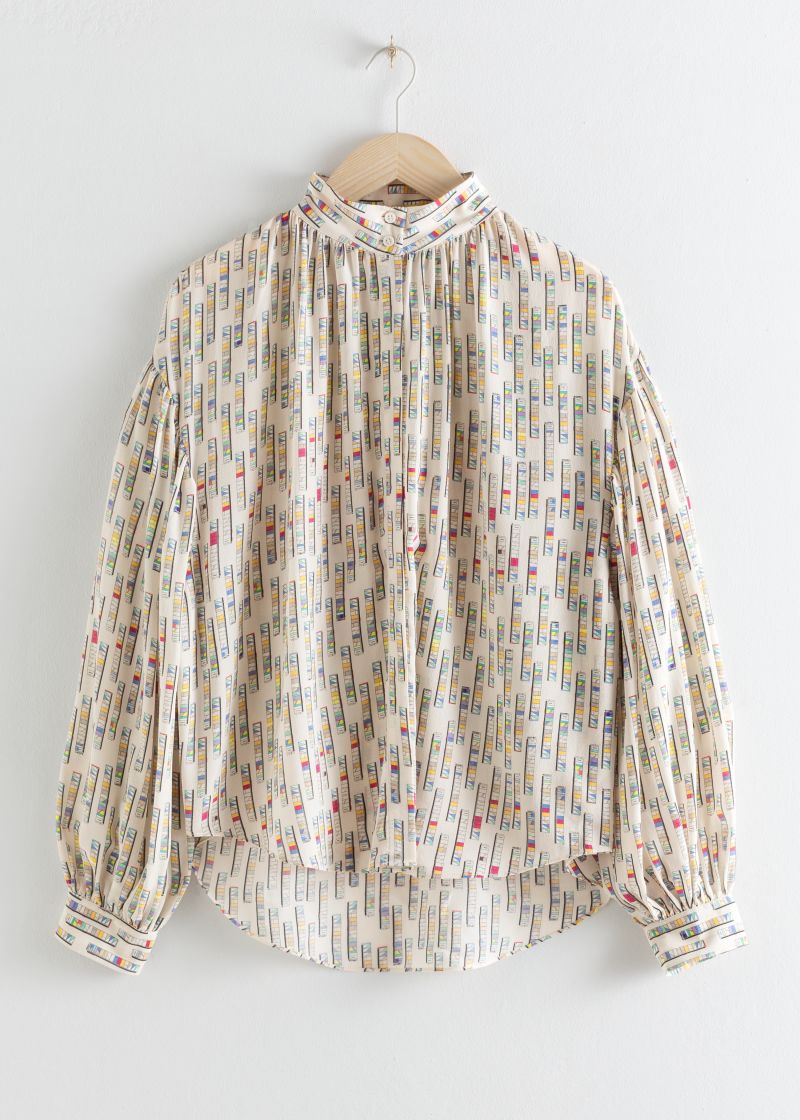 Bedruckte Seidenbluse mit Puffärmeln