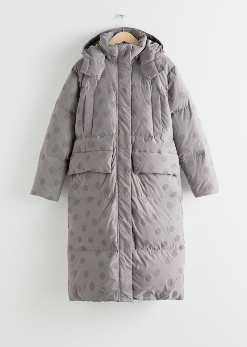 Gepunkteter Oversize-Daunenmantel