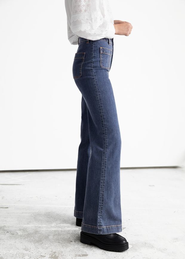 Weite Jeans mit Knopfverschluss